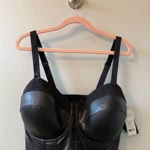 Chic Black Lace-Trimmed Bustier